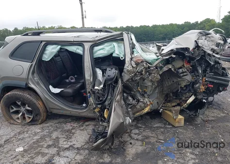 2016 Jeep Cherokee Trailhawk z USA, uszkodzony, nr VIN 1C4PJMBS2GW293151